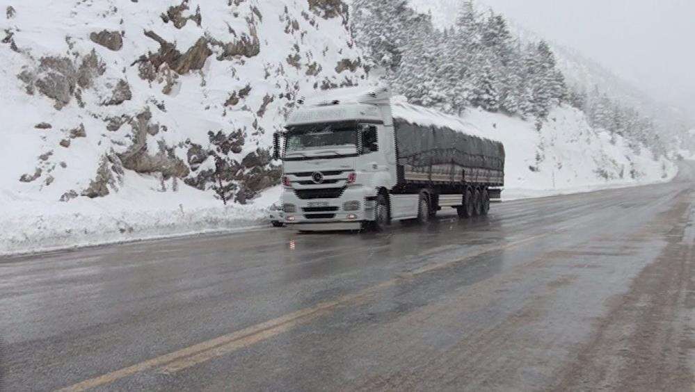 Konya’ya açılan Alacabel geçidi beyaza büründü! 25 santim kar var 4
